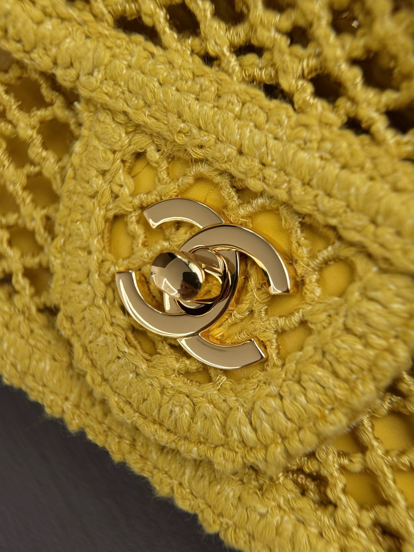 CHANEL 26S SMALL CLASSIC FLAP BAG 21 IN YELLOW OPEN-WEAVE CROCHET GOLD HARDWARE