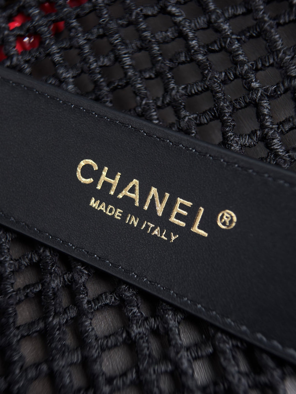 CHANEL 26S SMALL FLAP BAG 21 IN BLACK MESH-WOVEN RAFFIA AND CALFSKIN GOLD HARDWARE
