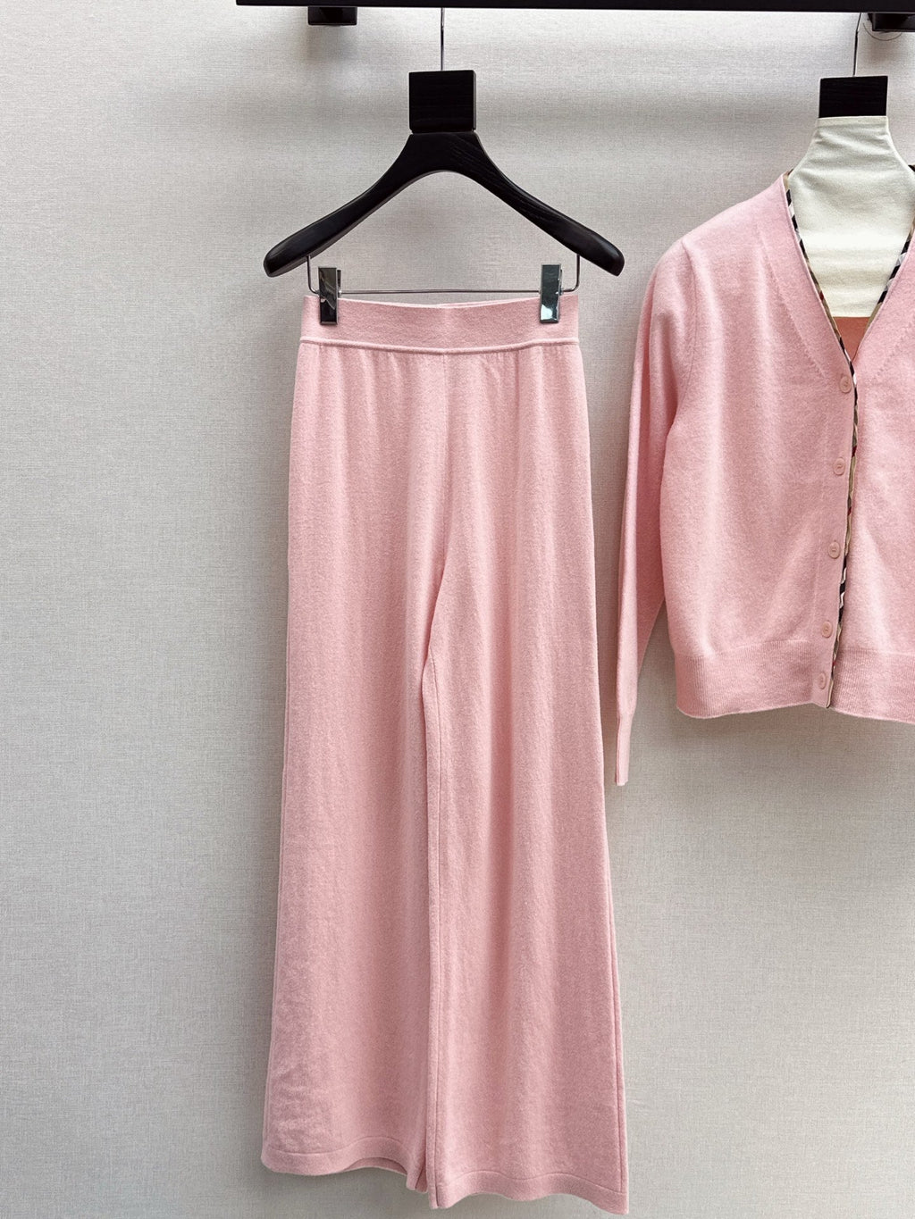BURBERRY 25S CARDIGAN AND STRAIGHT-LEG PANTS SET 098