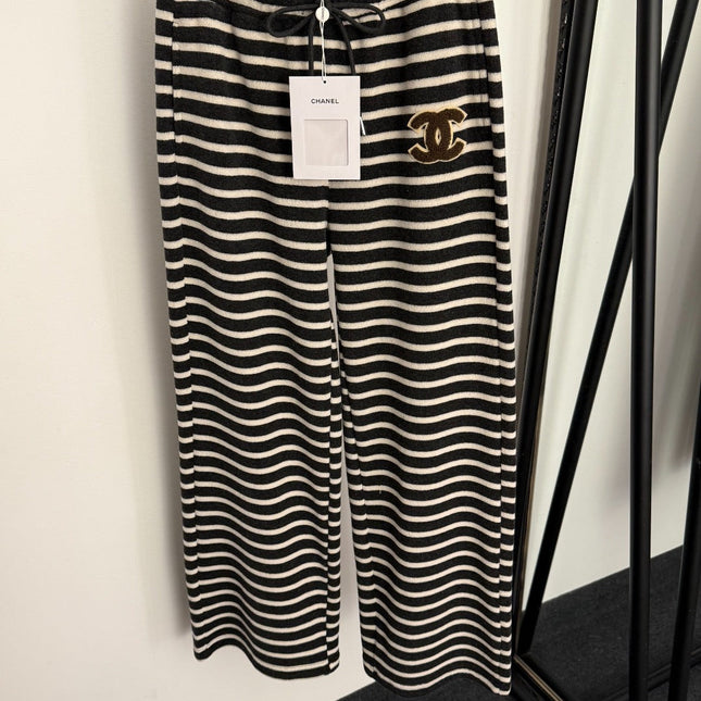 CHANEL 25S STRIPED PANTS 570