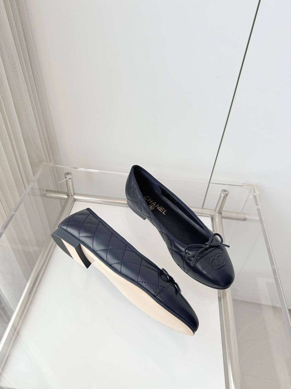 CHANEL 26S BALLET FLATS IN NAVY BLUE QUILTED CALFSKIN WITH BOW