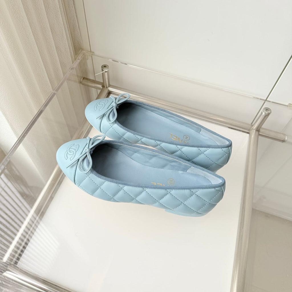 CHANEL 26S BALLET FLATS IN LIGHT BLUE QUILTED CALFSKIN WITH BOW