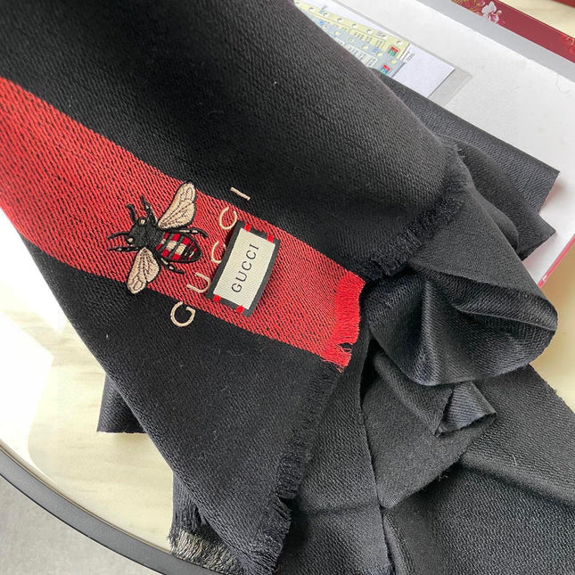 SCARF 200 CM IN BLACK MIX RED CASHMERE WITH EMBROIDERED BEE 407516