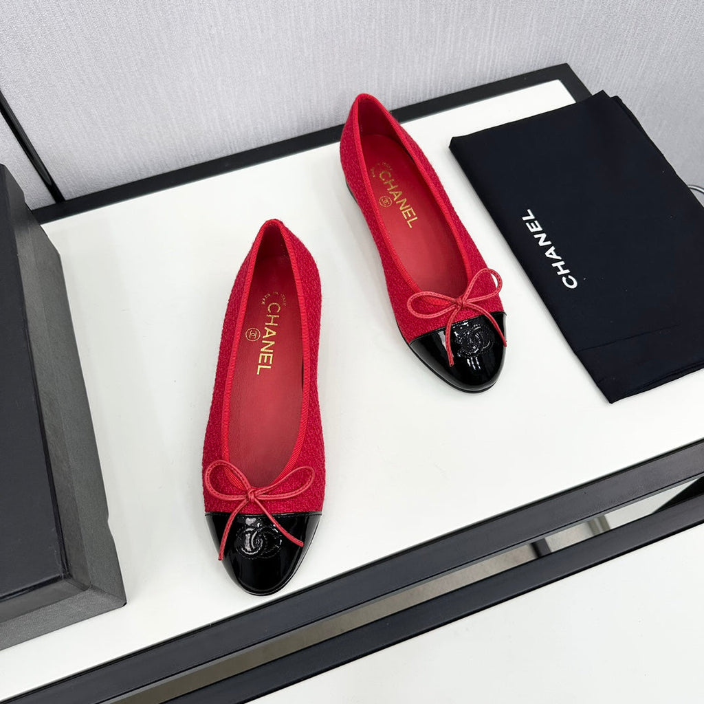 BALLET FLATS IN RUBY RED TWEED AND BLACK CALFSKIN