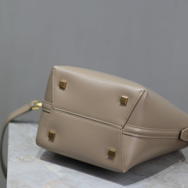 YSL 25S LE 37 BUCKET 20 IN BEIGE CALFSKIN GOLD HARDWARE