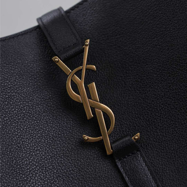 LE 5 À 7 HANDBAG 31 IN BLACK CALFSKIN GOLD HARDWARE