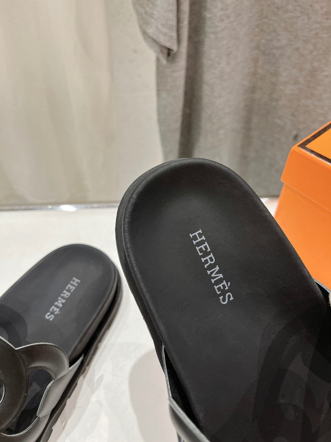 EXTRA SANDAL BLACK CALFSKIN