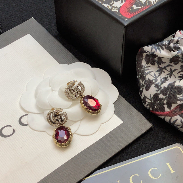 GUCCI 26S DOUBLE G LOGO RED CRYSTAL OVAL DROP EARRINGS IN ANTIQUE GOLD TONE METAL 6290263